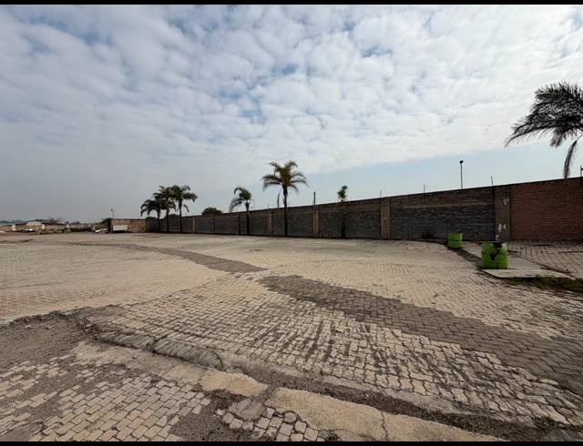8,000M² INDUSTRIAL YARD TO LET IN COMMERCIA